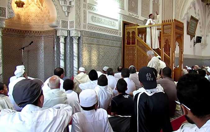 وزارة الشؤون الدينية تنهي تكليف كلّ إمام  يتجاوز الحياد في المساجد


