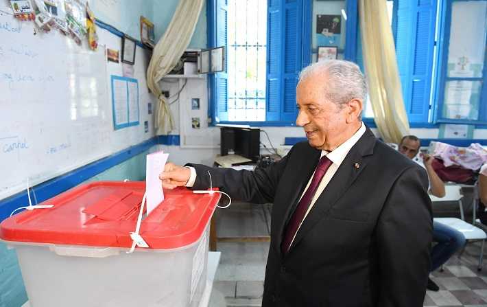رئيس الجمهورية محمد الناصر يدلي بصوته في الانتخابات الرئاسية