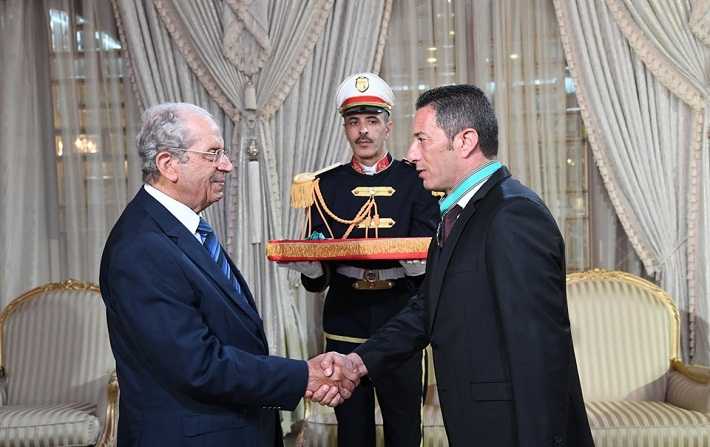 صور: رئيس الجمهورية يوسم ثلة من اطارات قوات الأمن الداخلي

