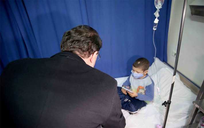 رئيس الحكومة يزور الاطفال المرضى بالسرطان