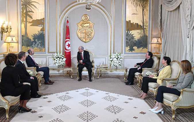 محمد الناصر يشرف على موكب تسلّم أوراق اعتماد 4 سفراء بتونس