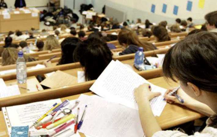 وزارة التعليم العالي تُقرر إيقاف الدروس بالعديد من الجامعات

