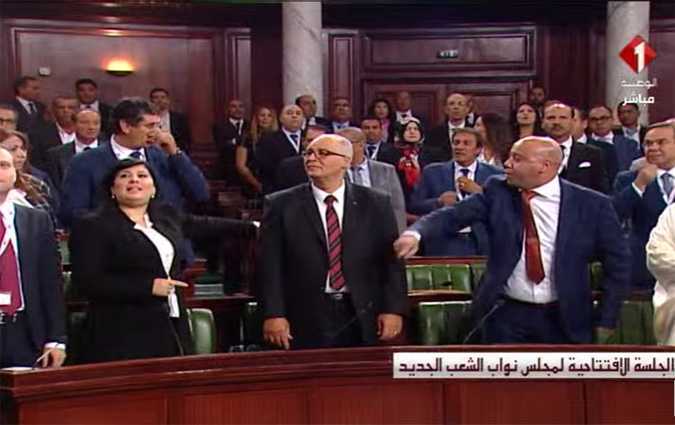 عبير موسي تحتج داخل مجلس النواب وترفض أداء اليمين بصفة جماعيّة